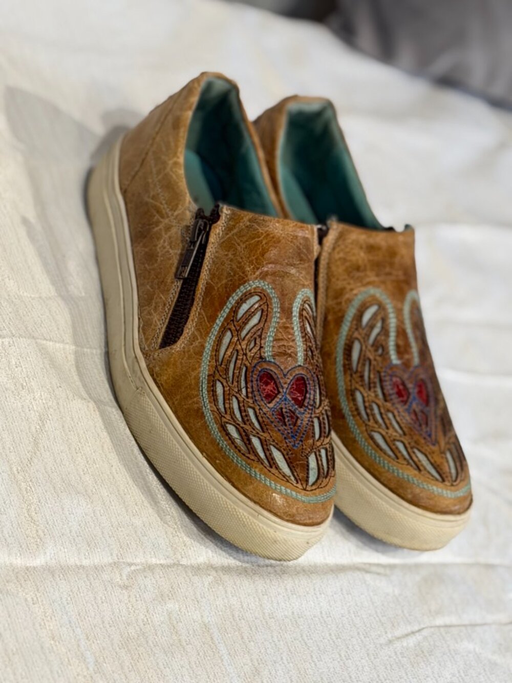 Corral Distressed Tan Winged Heart Zip Casual Shoes E1553 Size 8 - Picture 4 of 7